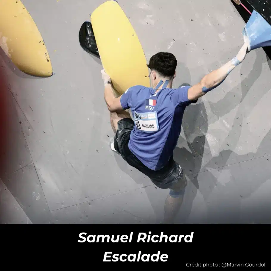 Escaladeur en action dans une compétition, illustrant la force et l'endurance, valeurs de Protéalpes nutrition sportive.