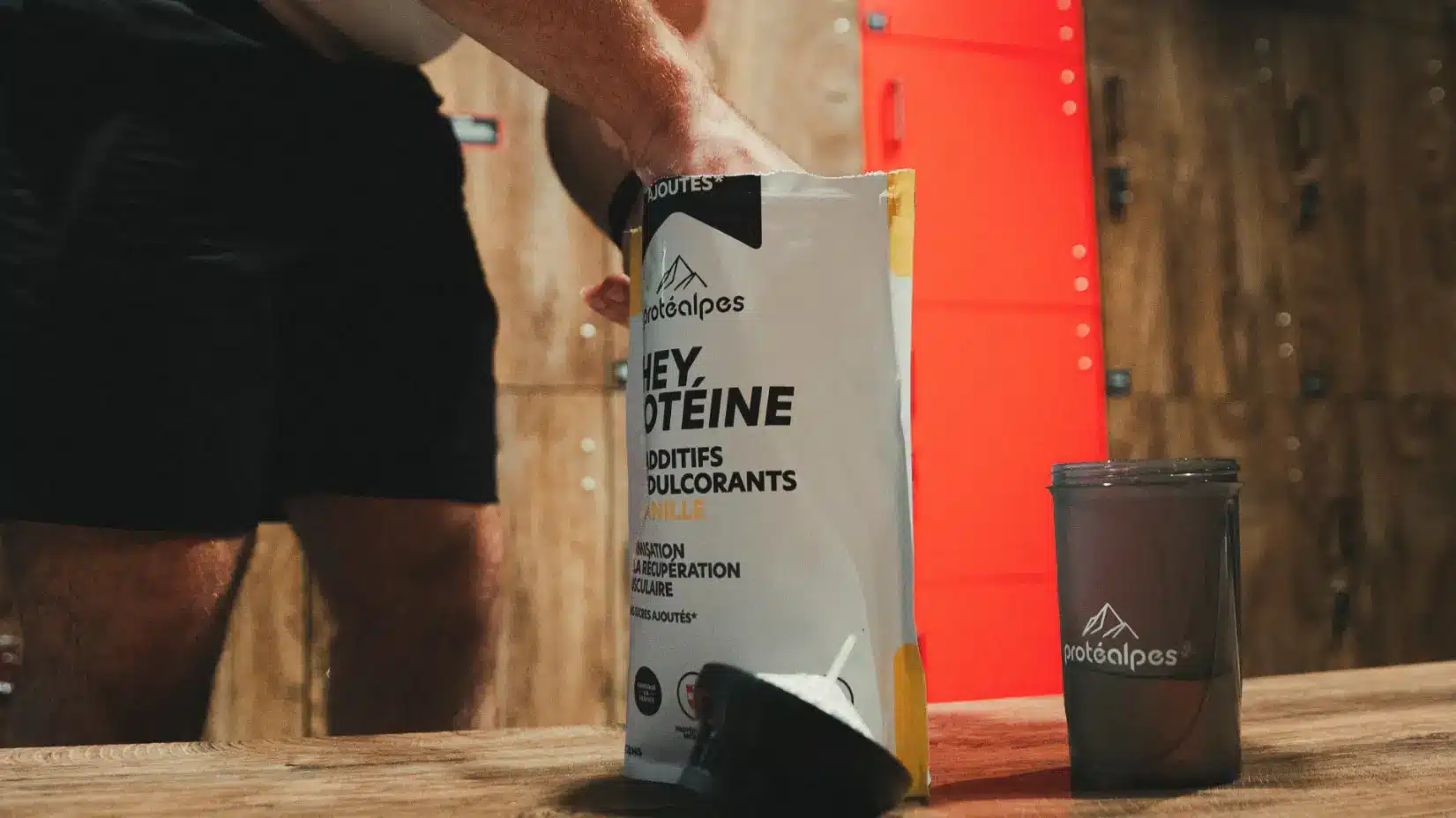 Protéalpes Whey Protein Powder, free of sweeteners and additives, to support your athletic recovery naturally.