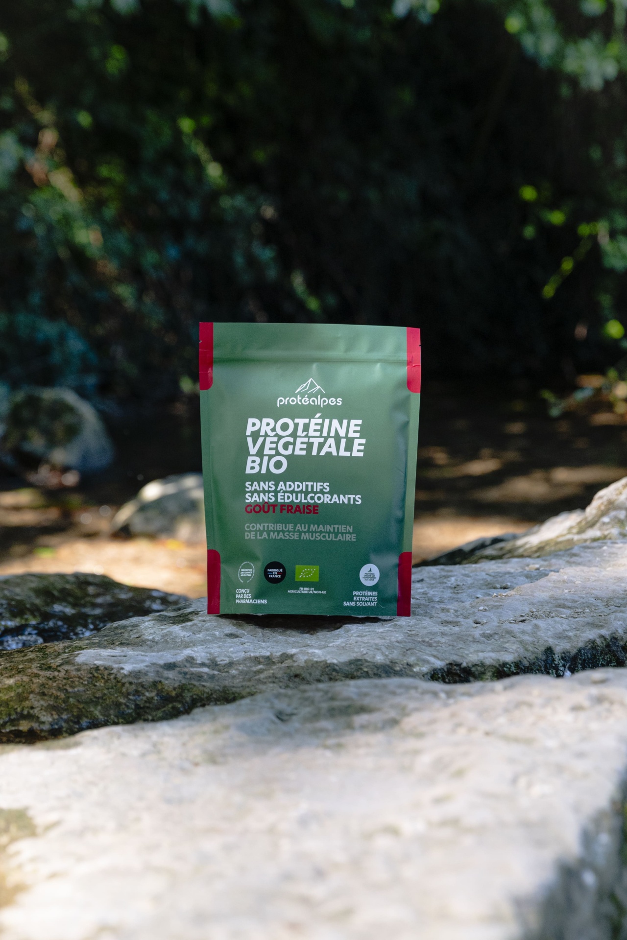 Organic plant-based protein from Protéalpes: no additives, no sweeteners, fresh taste. Ideal for natural bodybuilding.